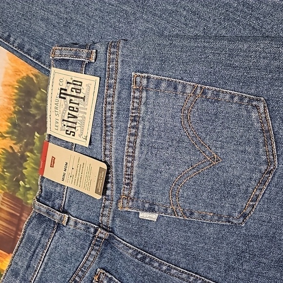 Levi's Silvertab Mini Mom Jeans Distressed Size 16 NWT - Picture 6 of 6
